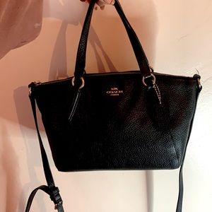 COACH Purse: Beautiful leather purse in great condition.